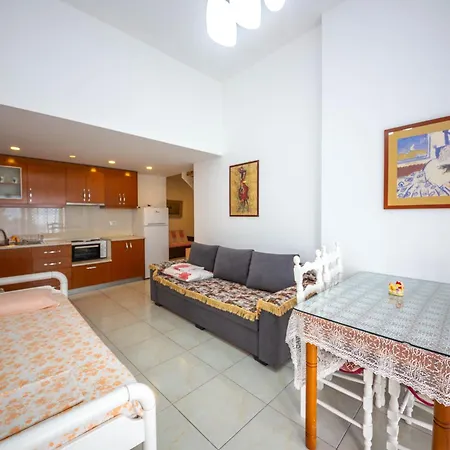 Cikuli Apartment